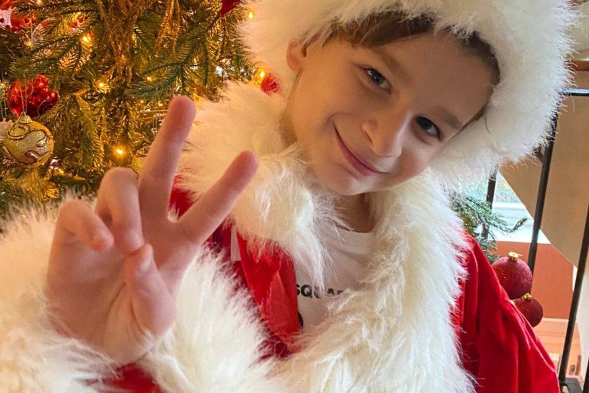 Σάκης Ρουβάς - Κάτια Ζυγούλη: Ο Άγιος Βασίλης ήρθε στο σπίτι τους - Έτσι  αντέδρασαν τα παιδιά τους - Newsmag