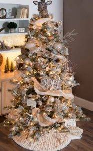 λευκό χρυσό χριστουγεννιάτικο δέντρο