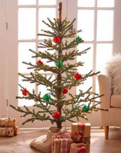 μικρό μίνιμαλ χριστουγεννιάτικο δέντρο