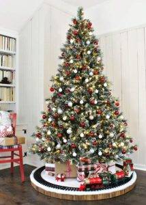 παραδοσιακό χριστουγεννιάτικο δέντρο