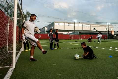 Προπόνηση στο τμήμα των μικρών στη Nuevo Goalkeeper Academy